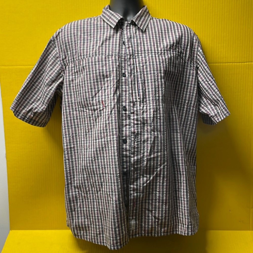 Cabela’s gray/red plaid short sleeve button up collared shirt. Preowned